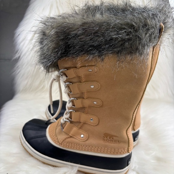 Sorel Black and Tan Laceup Winter Boots with Fur Trim. Size 7.5 Woman’s - Picture 5 of 10